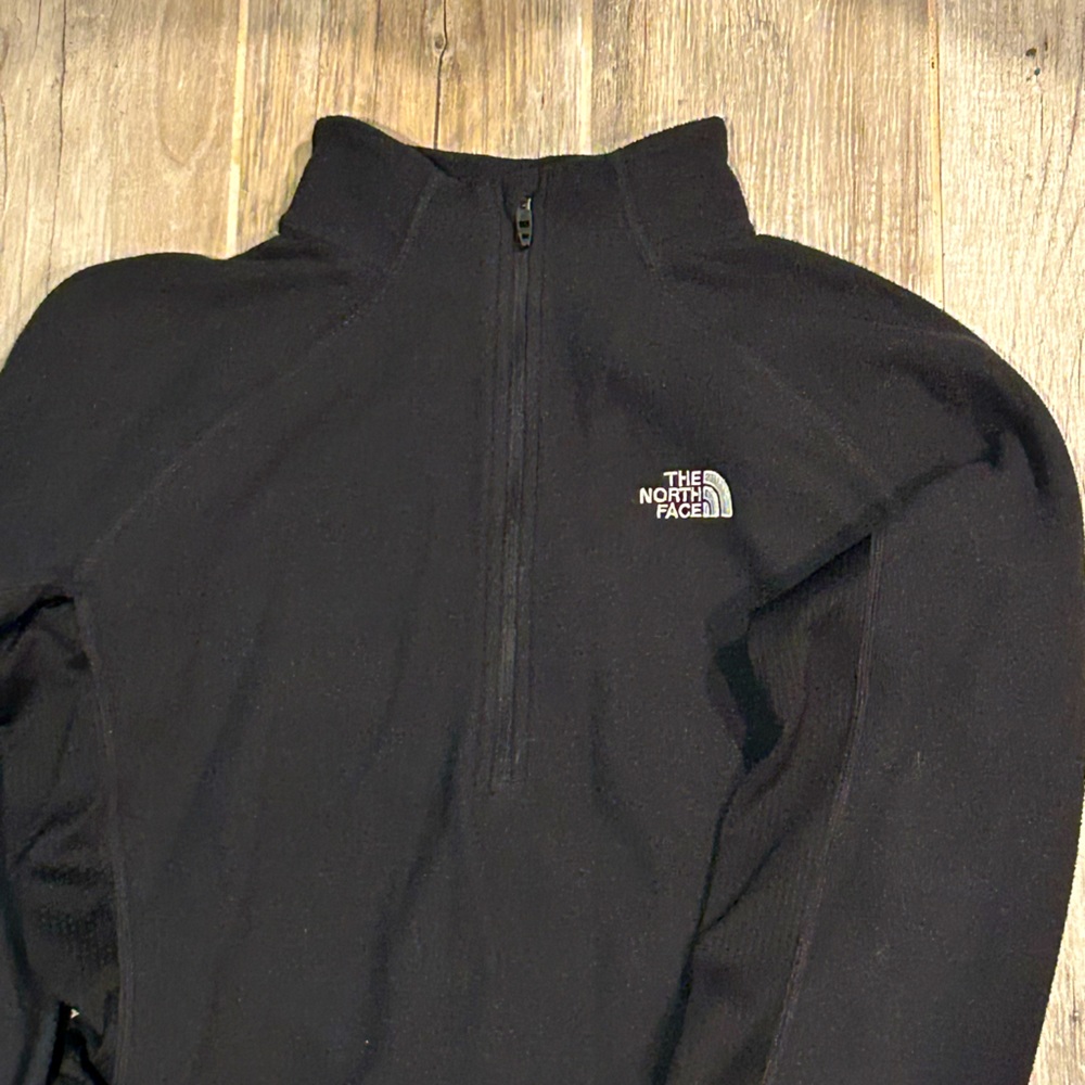 Women’s North Face sweater